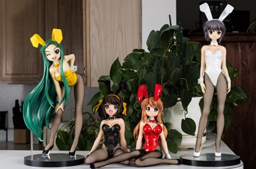 (e) ! figures of Tsuruya, Haruhi, Mikuru, Yuki